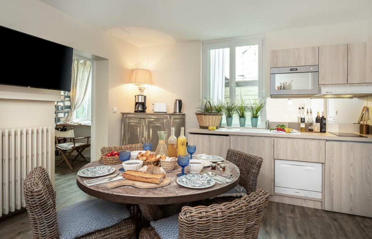 Appartements & Spa De La Marine Loire モンソロー エクステリア 写真